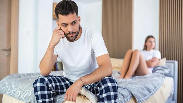 पुरुषों में सेक्स के दौरान इरेक्शन बनाए रखने में परेशानी: संभावित कारण और समाधान