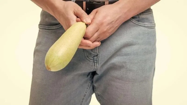 Swelling Around the Penis in Men: Causes, Symptoms, and Treatment
